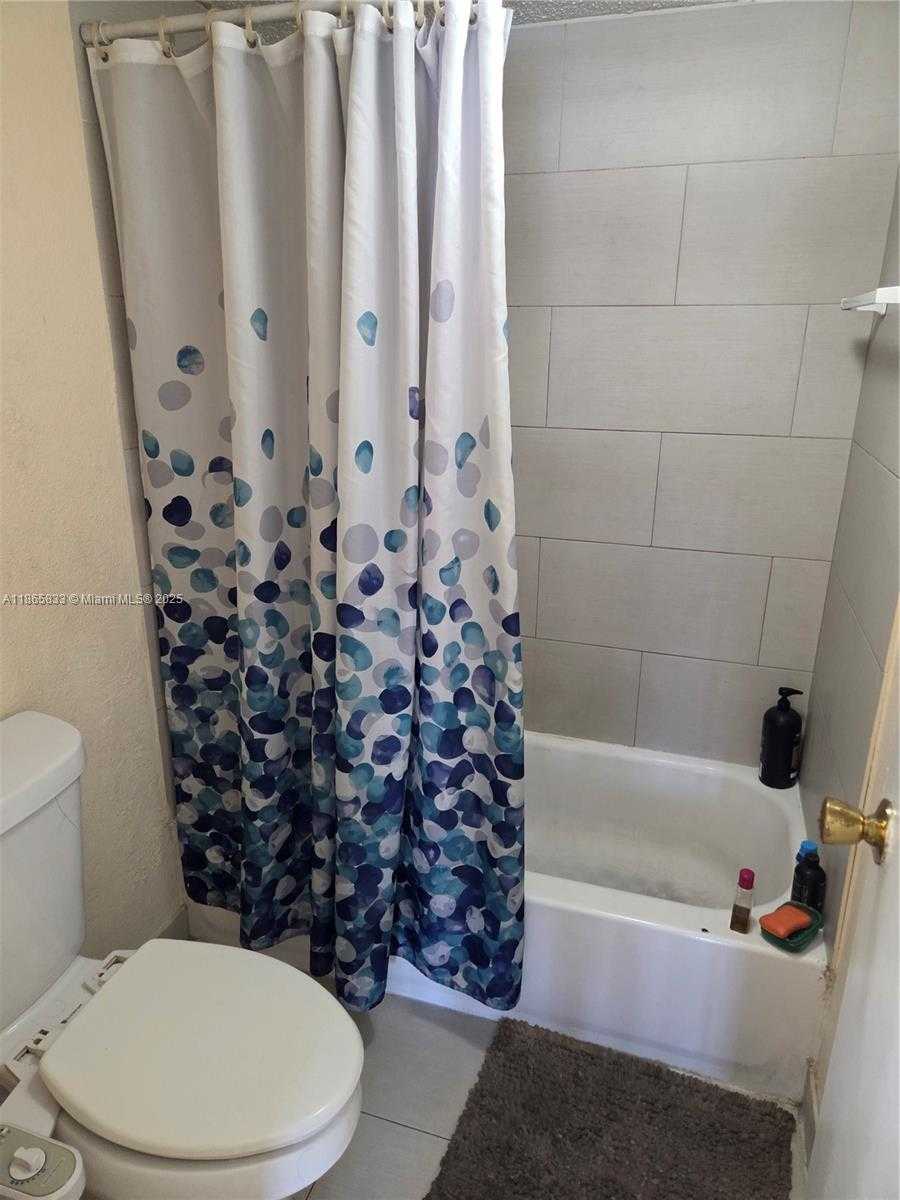 Small Image of 5231 GENEVA WAY, Doral Number 8