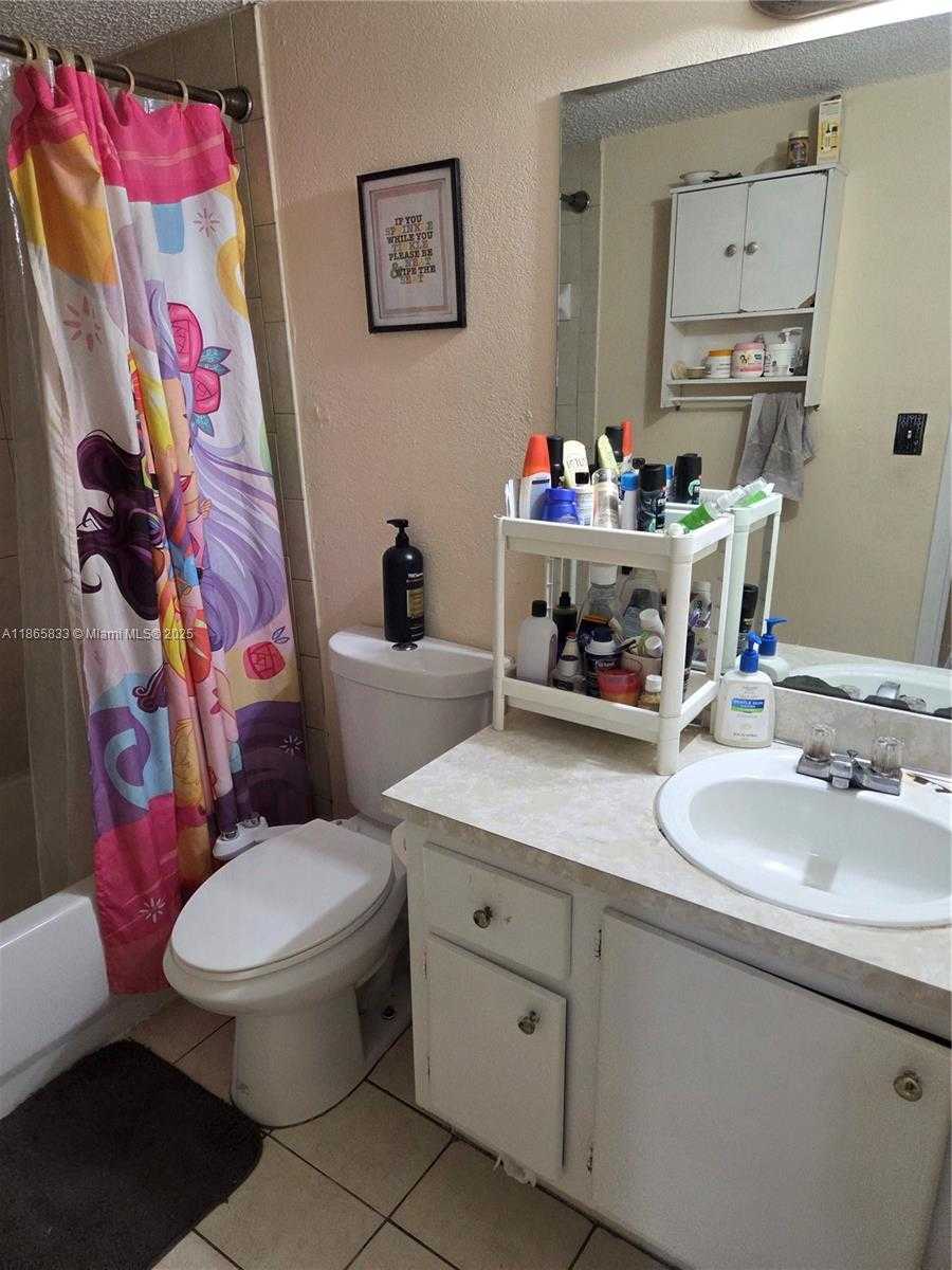 Small Image of 5231 GENEVA WAY, Doral Number 9