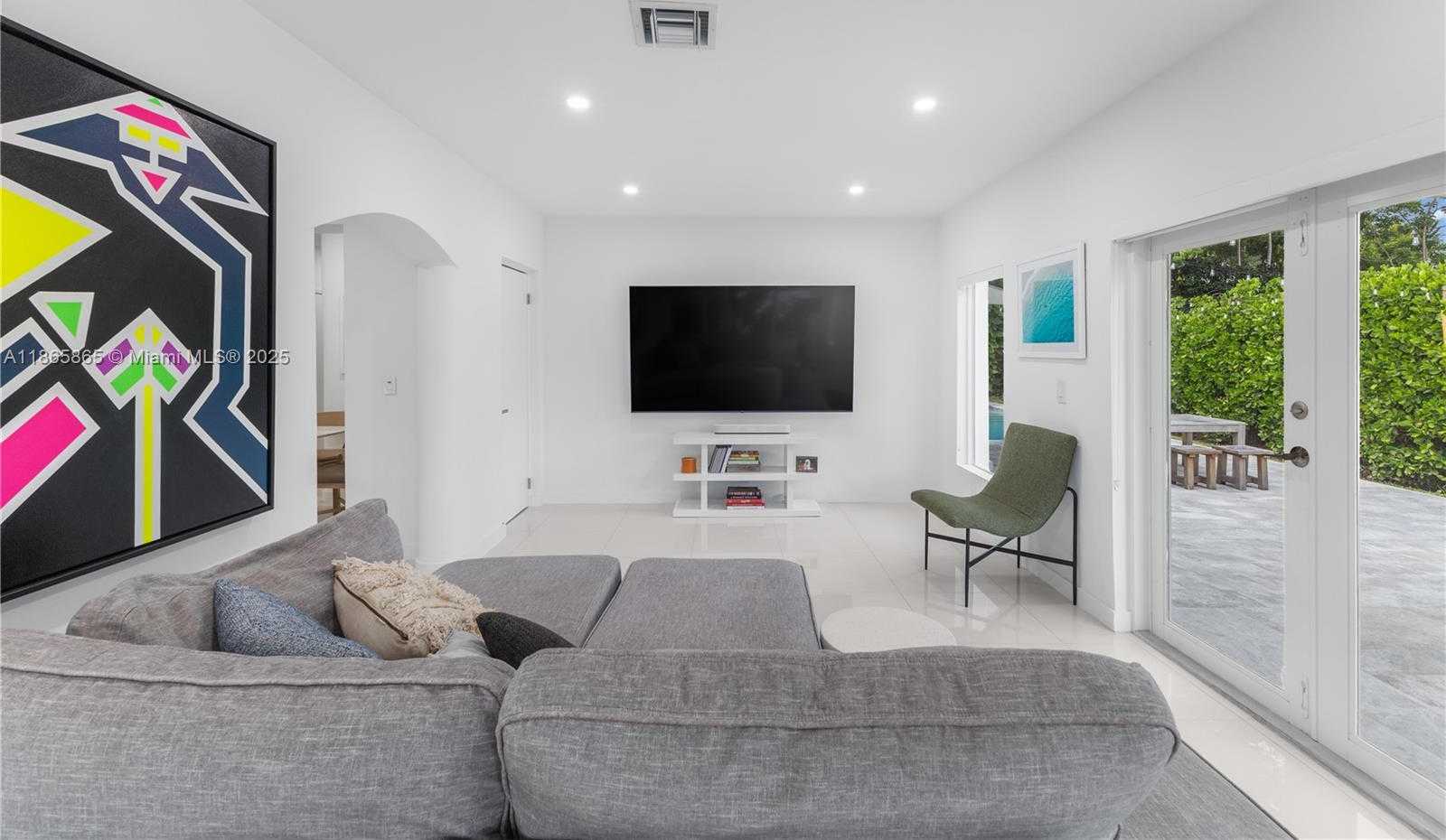 Small Image of 741 NORTH EAST 87TH ST, Miami Number 10