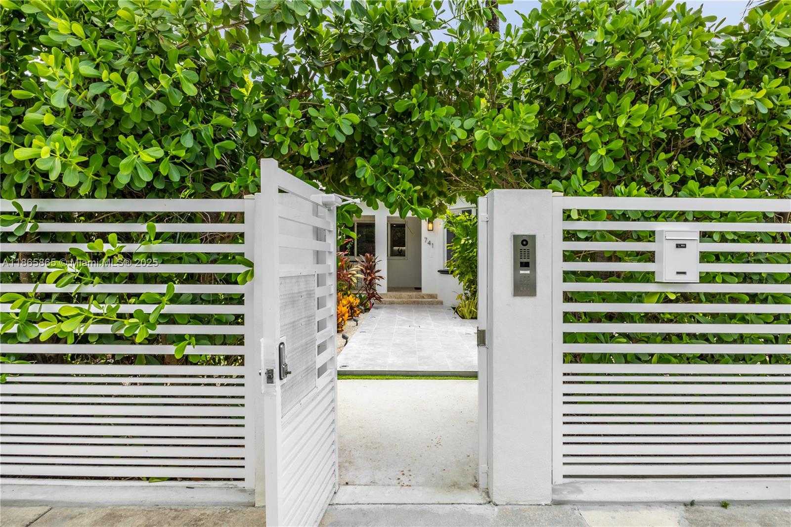 Small Image of 741 NORTH EAST 87TH ST, Miami Number 7