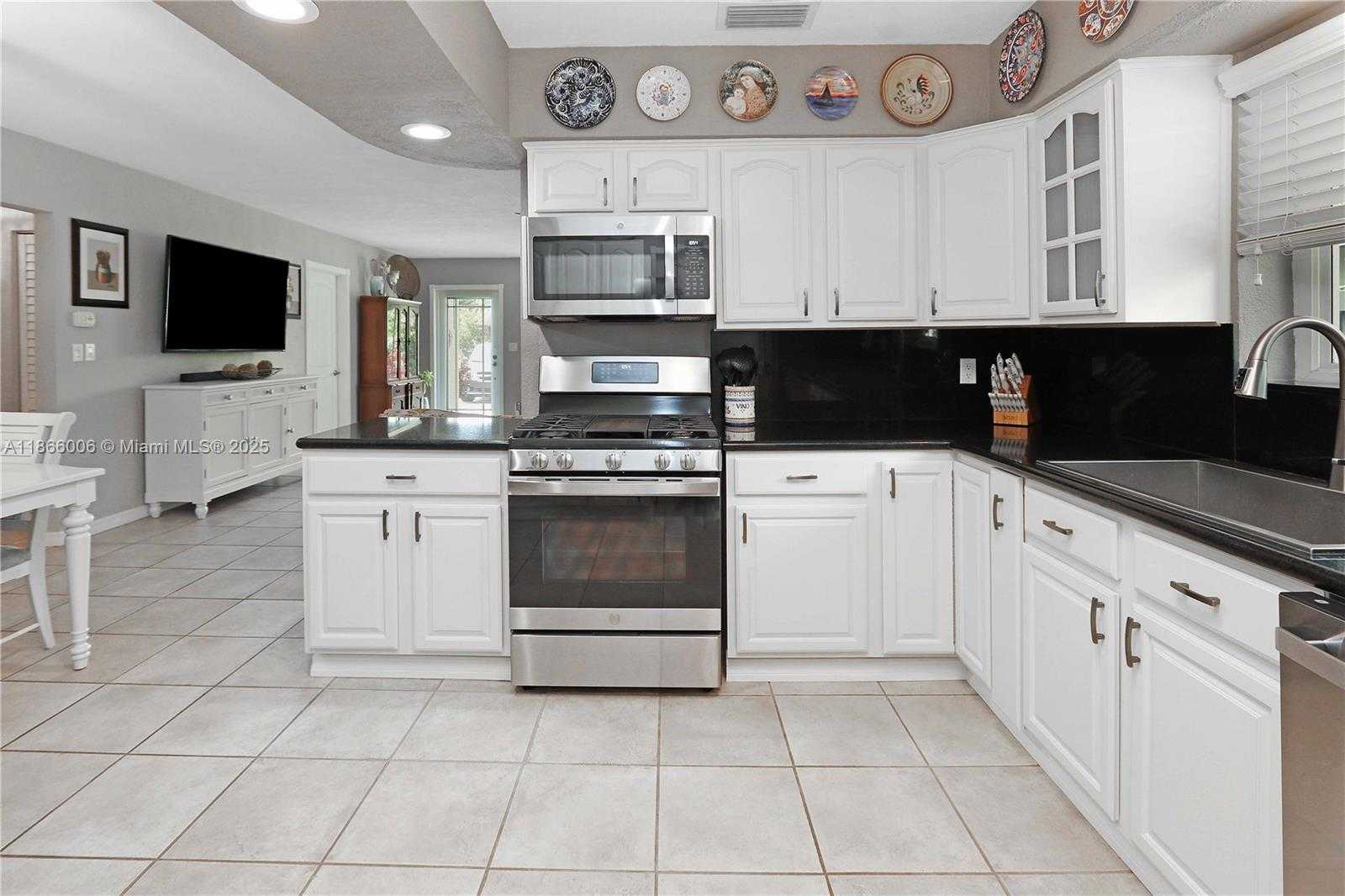 Small Image of 1247 WASHINGTON ST, Hollywood Number 10