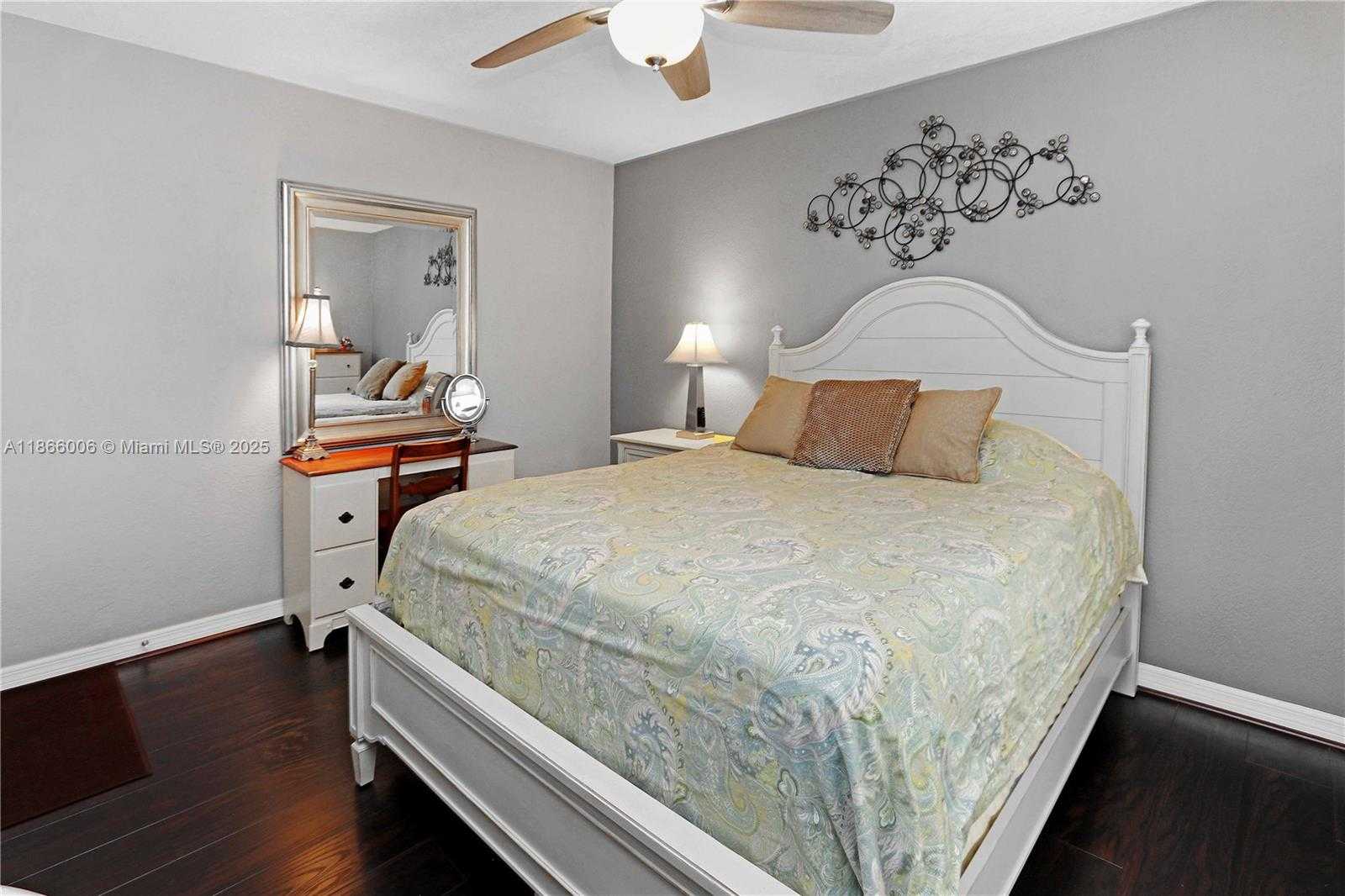 Small Image of 1247 WASHINGTON ST, Hollywood Number 17