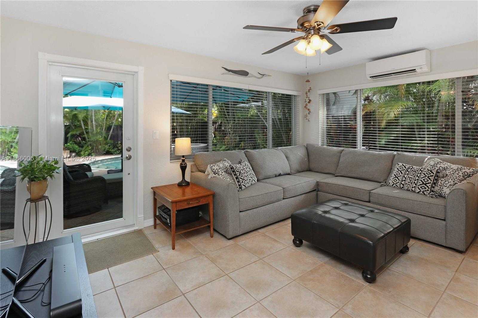 Small Image of 1247 WASHINGTON ST, Hollywood Number 4