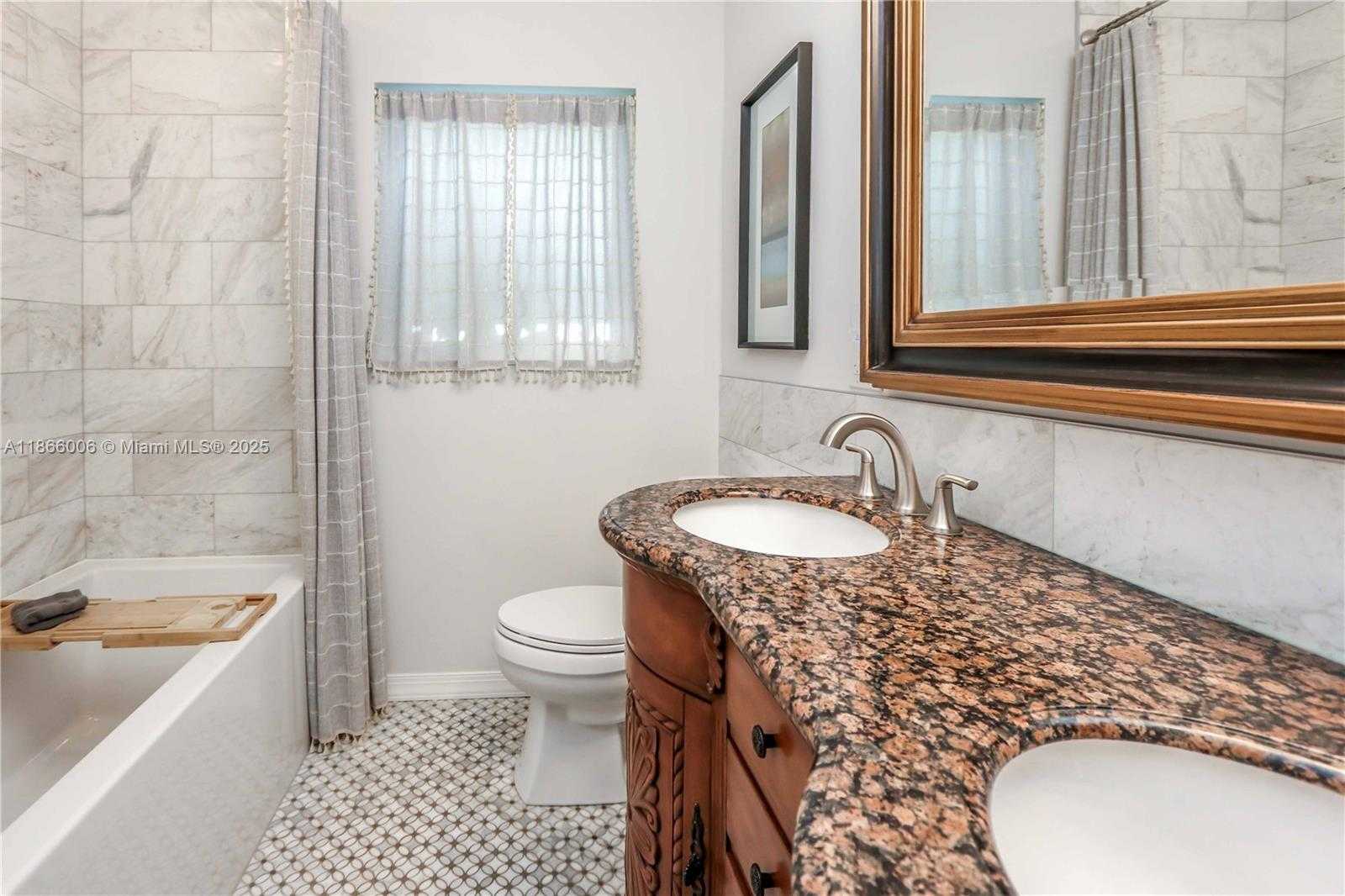 Small Image of 1247 WASHINGTON ST, Hollywood Number 6