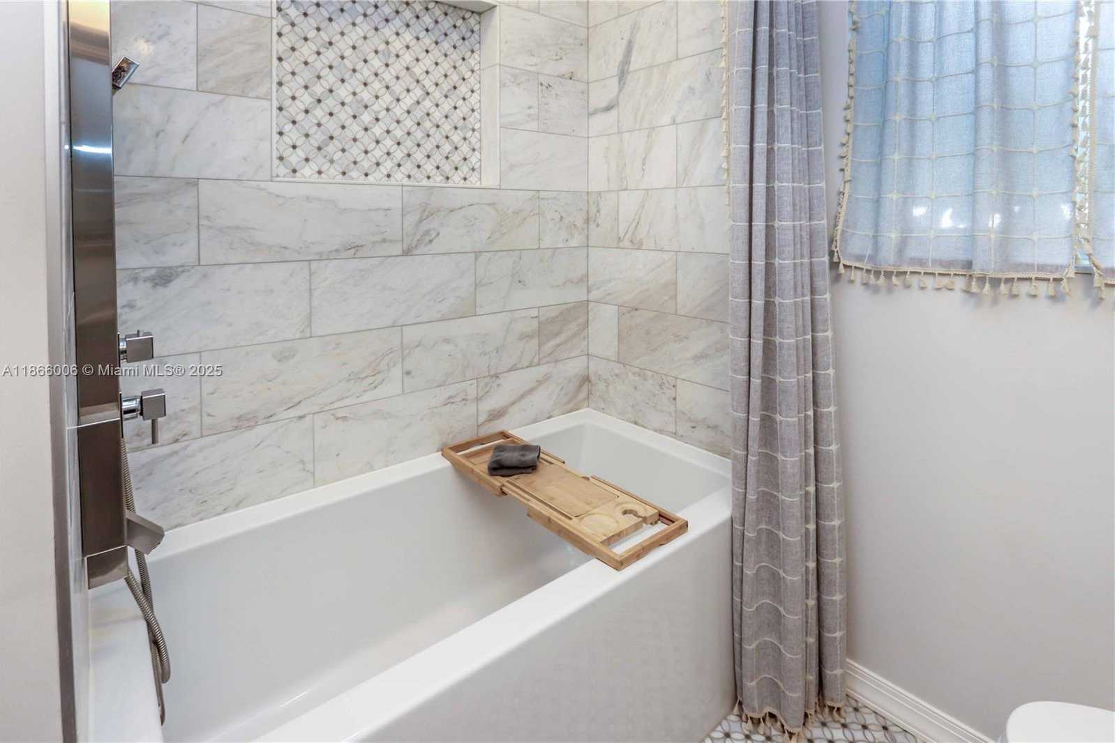 Small Image of 1247 WASHINGTON ST, Hollywood Number 7