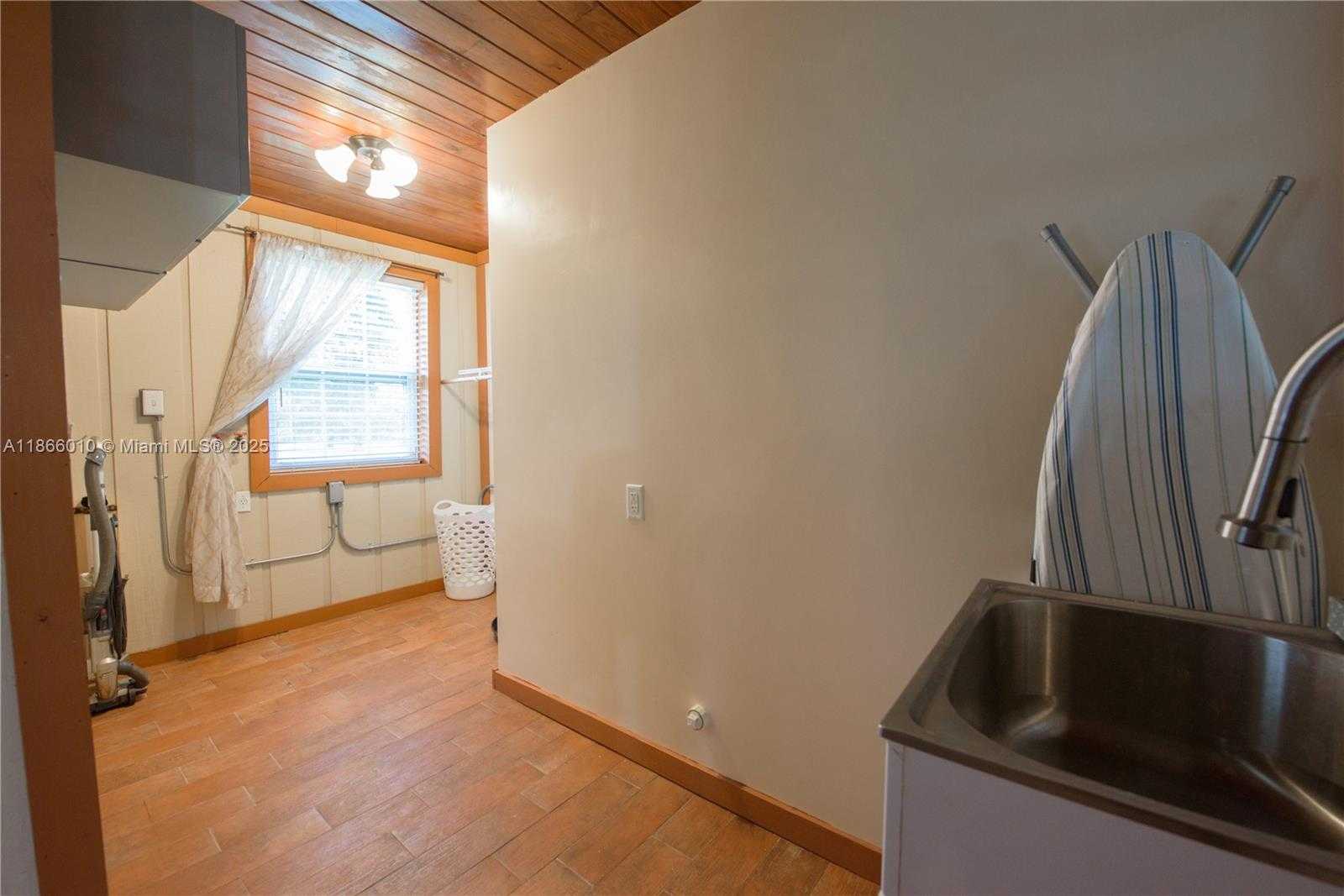 Small Image of 19365 SOUTH WEST 256TH ST, Homestead Number 27