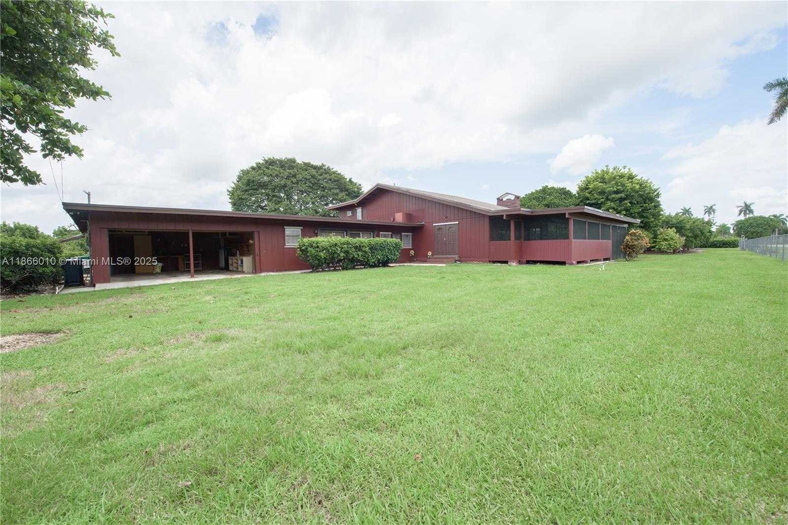 Small Image of 19365 SOUTH WEST 256TH ST, Homestead Number 34