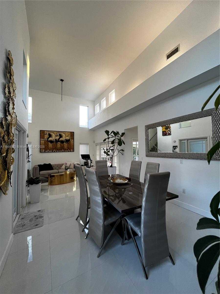 Small Image of 1170 EAST WILSHIRE CIR E, Pembroke Pines Number 11
