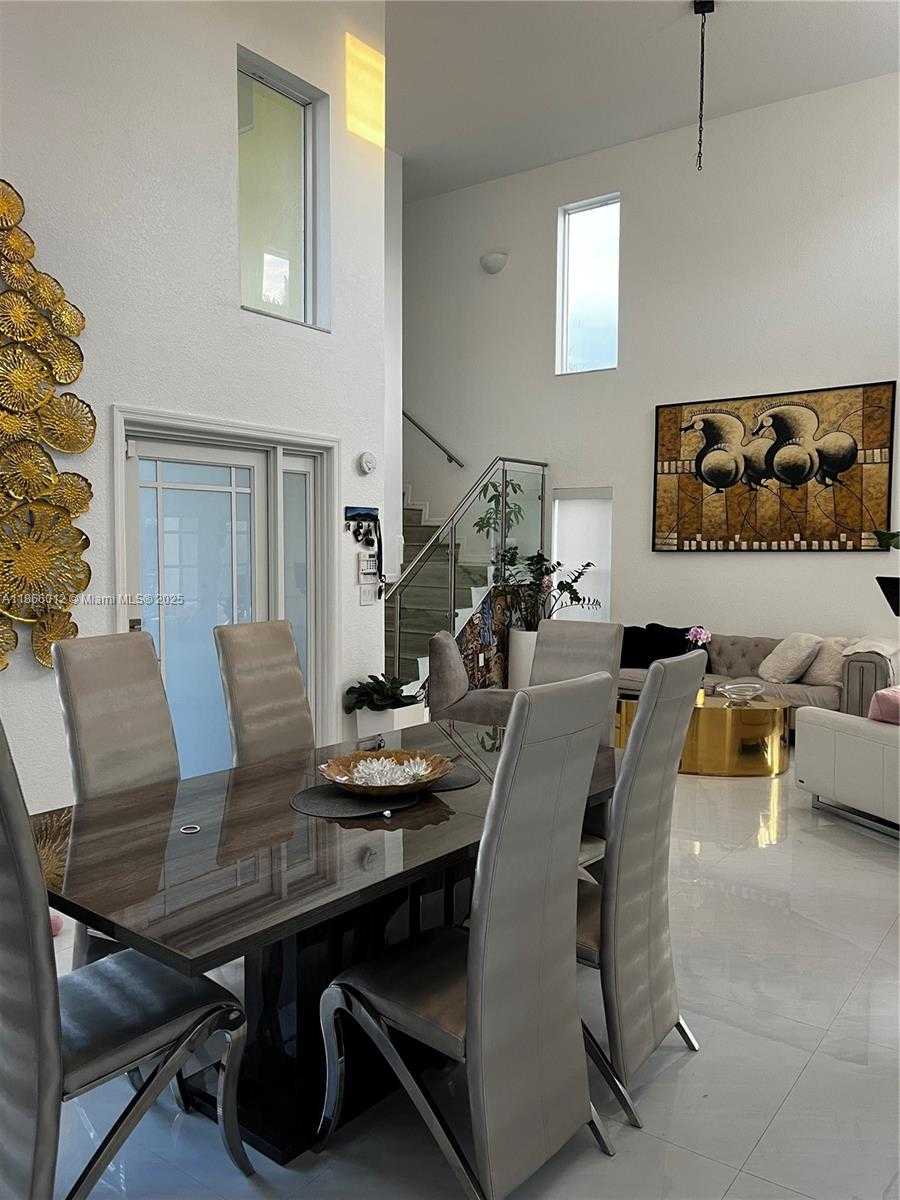 Small Image of 1170 EAST WILSHIRE CIR E, Pembroke Pines Number 12