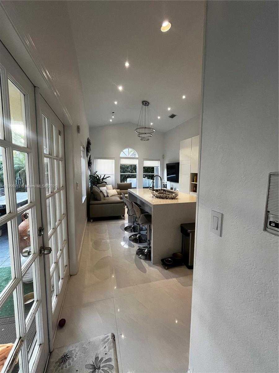 Small Image of 1170 EAST WILSHIRE CIR E, Pembroke Pines Number 13