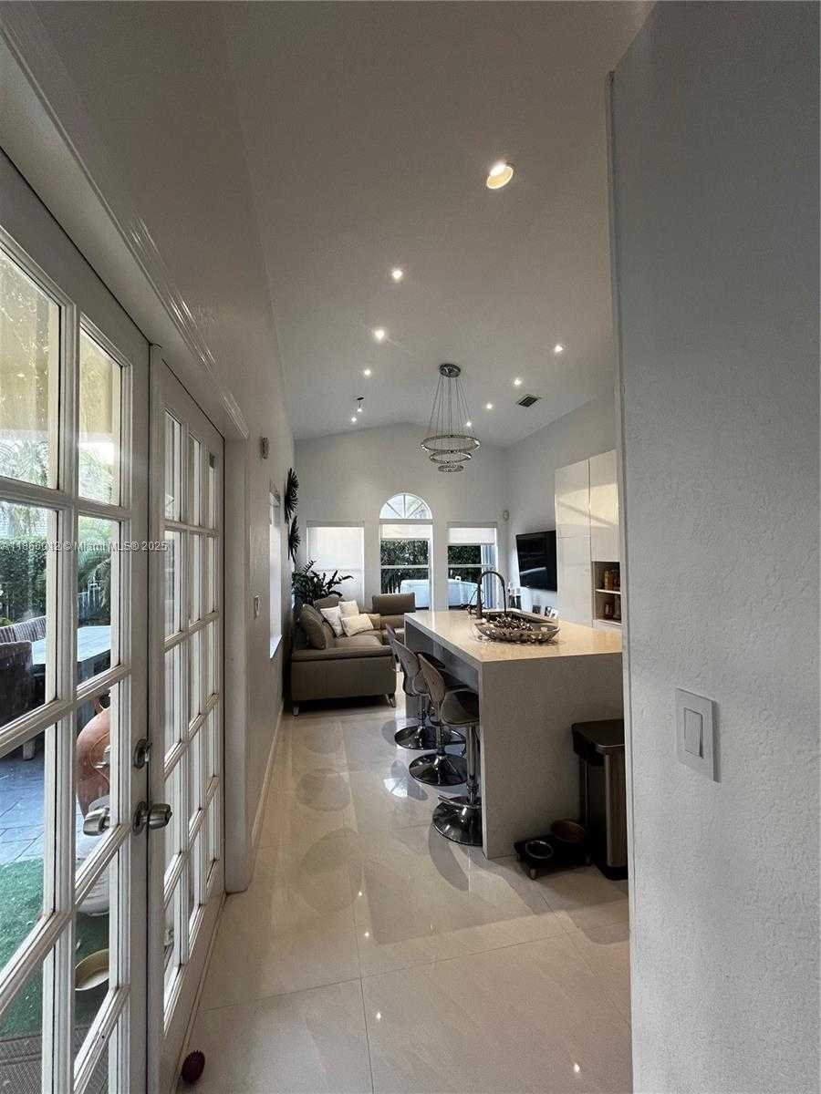 Small Image of 1170 EAST WILSHIRE CIR E, Pembroke Pines Number 16