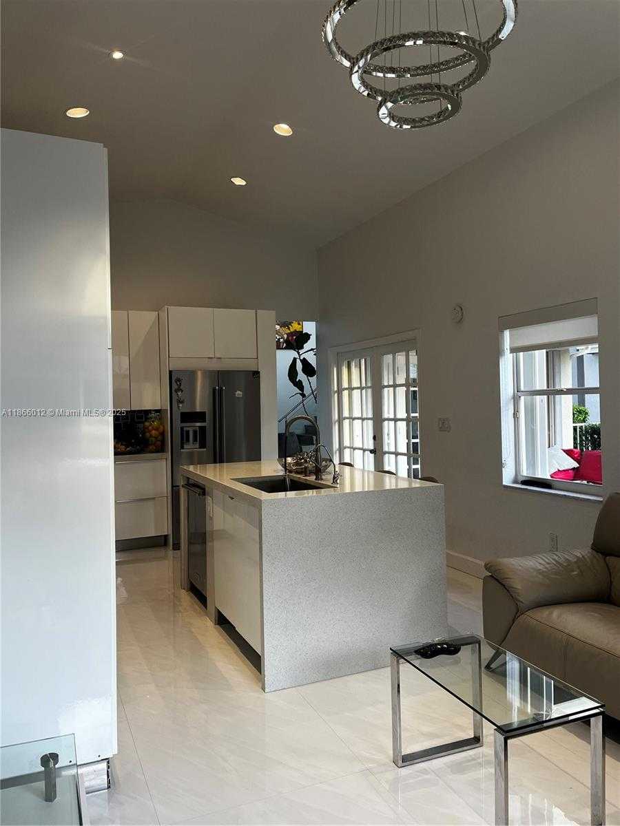 Small Image of 1170 EAST WILSHIRE CIR E, Pembroke Pines Number 18