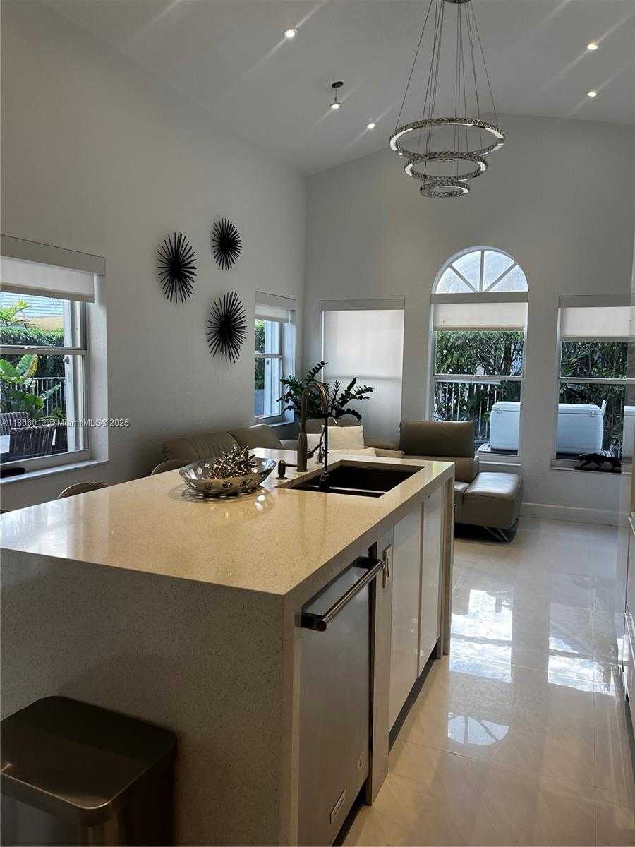 Small Image of 1170 EAST WILSHIRE CIR E, Pembroke Pines Number 20
