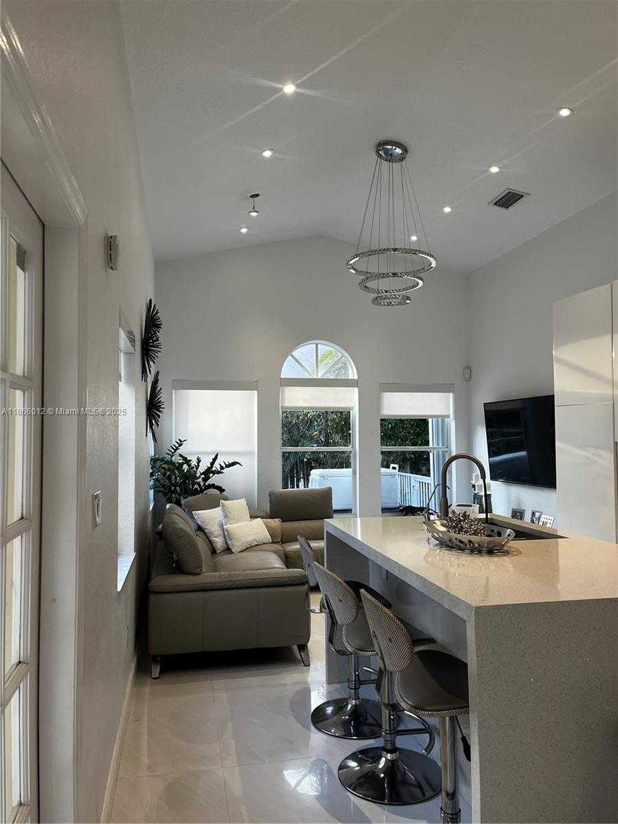 Small Image of 1170 EAST WILSHIRE CIR E, Pembroke Pines Number 22