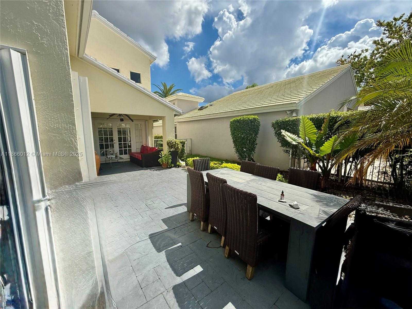Small Image of 1170 EAST WILSHIRE CIR E, Pembroke Pines Number 30