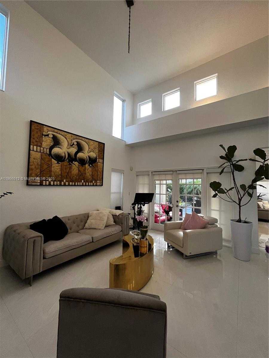 Small Image of 1170 EAST WILSHIRE CIR E, Pembroke Pines Number 6