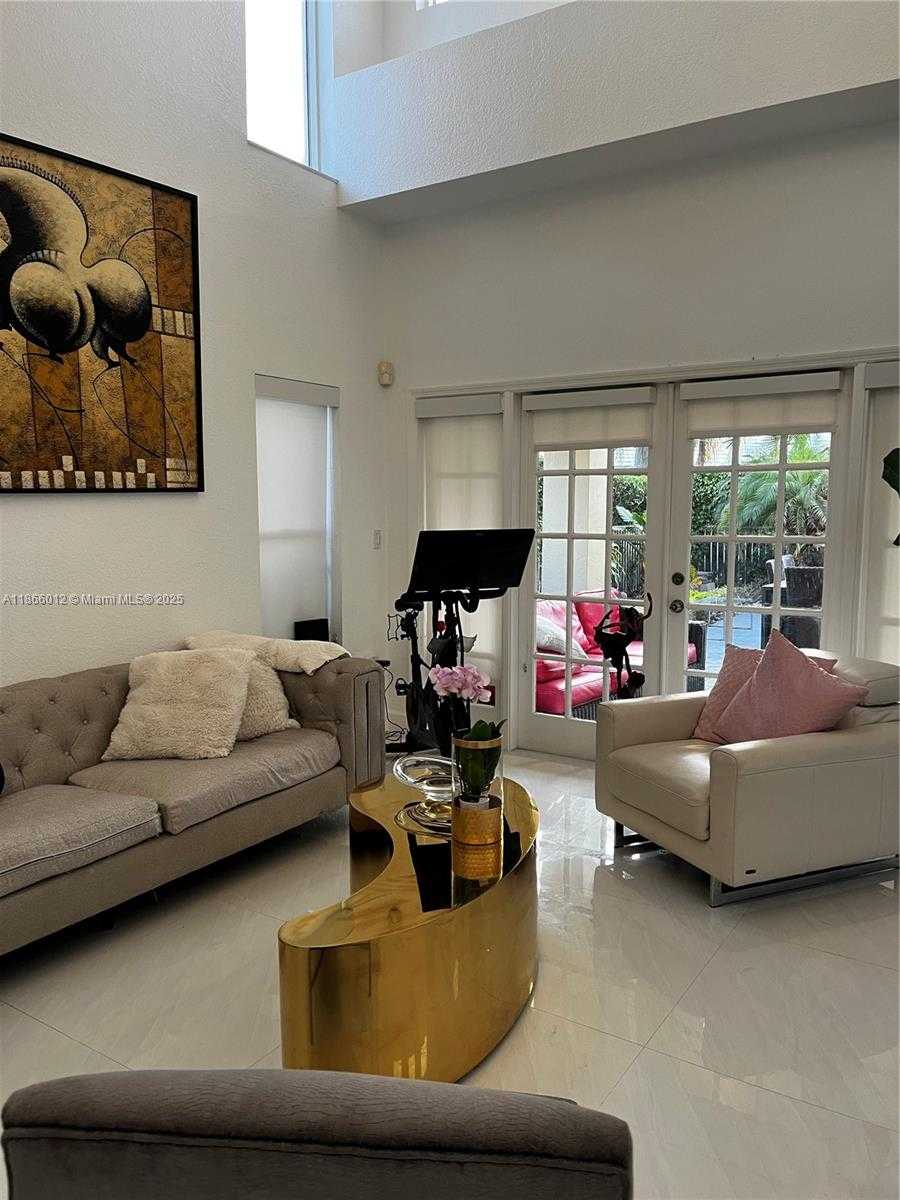 Small Image of 1170 EAST WILSHIRE CIR E, Pembroke Pines Number 7