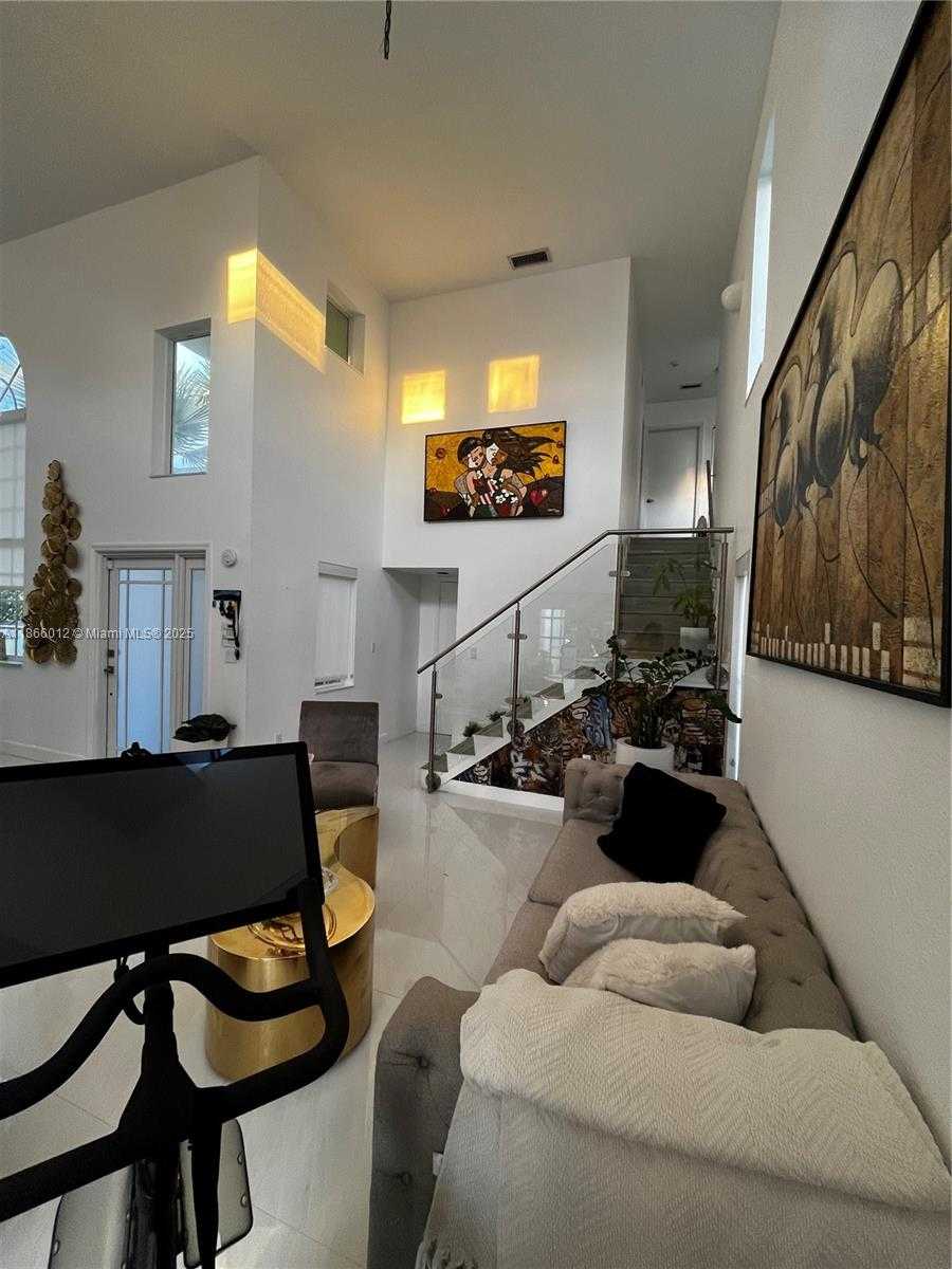 Small Image of 1170 EAST WILSHIRE CIR E, Pembroke Pines Number 8