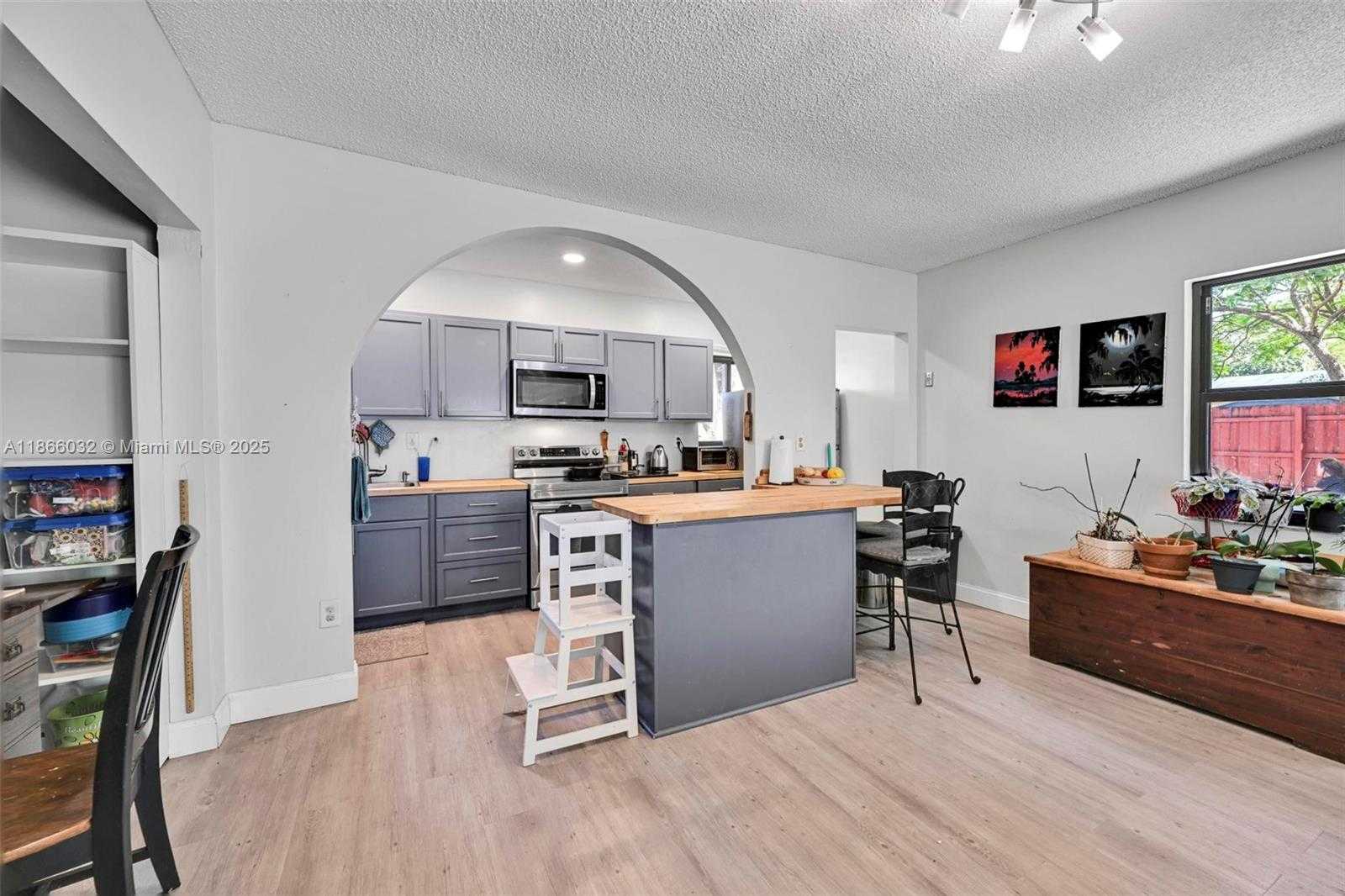Small Image of 2630 MCKINLEY ST, Hollywood Number 12