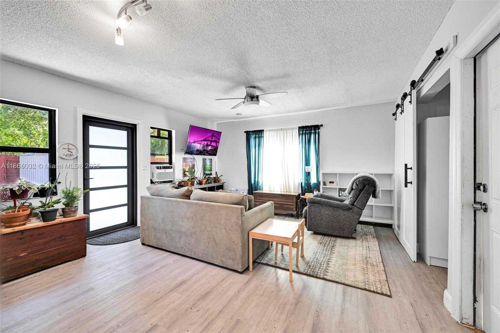 Small Image of 2630 MCKINLEY ST, Hollywood Number 13