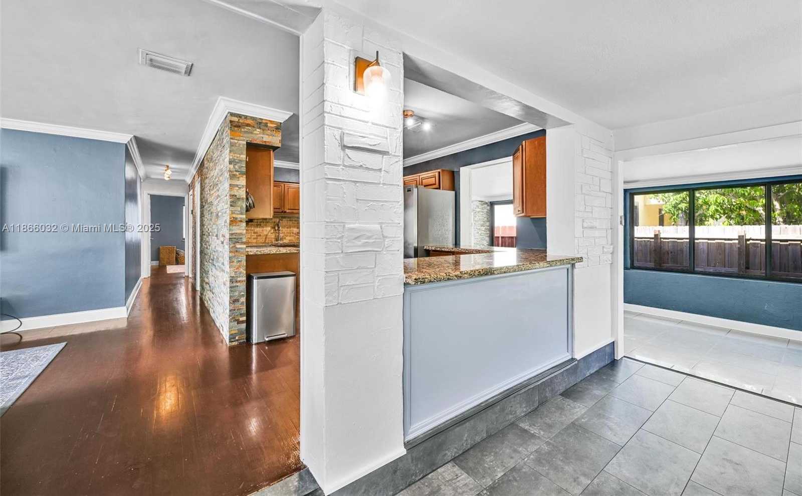 Small Image of 2630 MCKINLEY ST, Hollywood Number 3