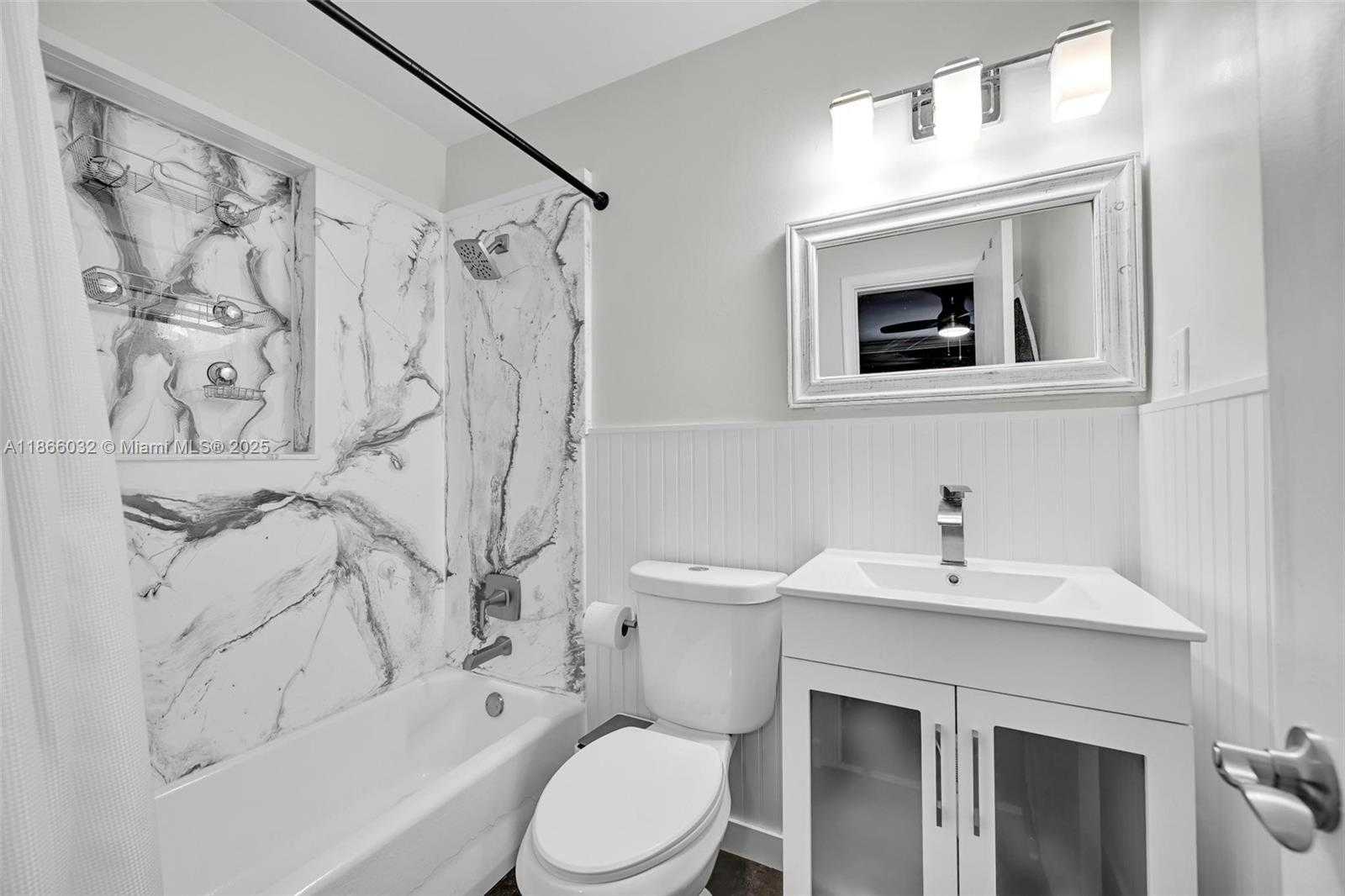 Small Image of 2630 MCKINLEY ST, Hollywood Number 9