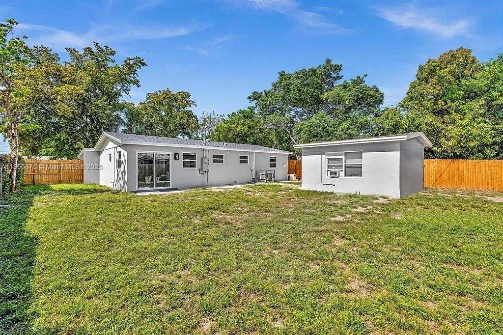 Small Image of 2770 NORTH WEST 25TH ST, Fort Lauderdale Number 2