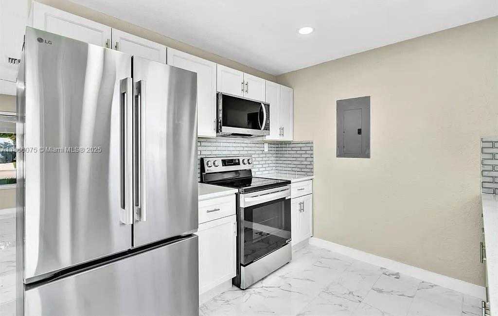 Small Image of 2770 NORTH WEST 25TH ST, Fort Lauderdale Number 3