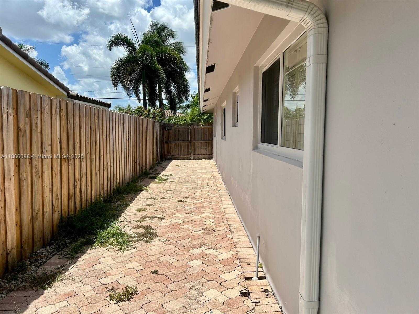 Small Image of 1120 SOUTH EAST 6TH TER, Pompano Beach Number 7