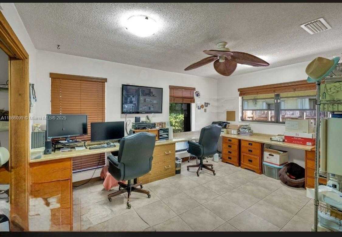 Small Image of 3721 NORTH PARK RD, Hollywood Number 42