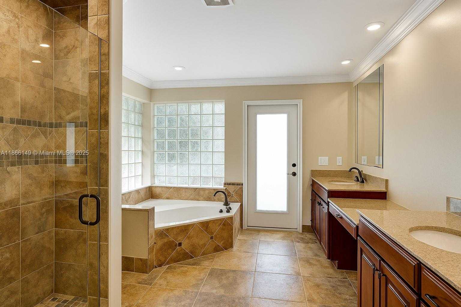 Small Image of 1077 DEERWOOD LN, Weston Number 10
