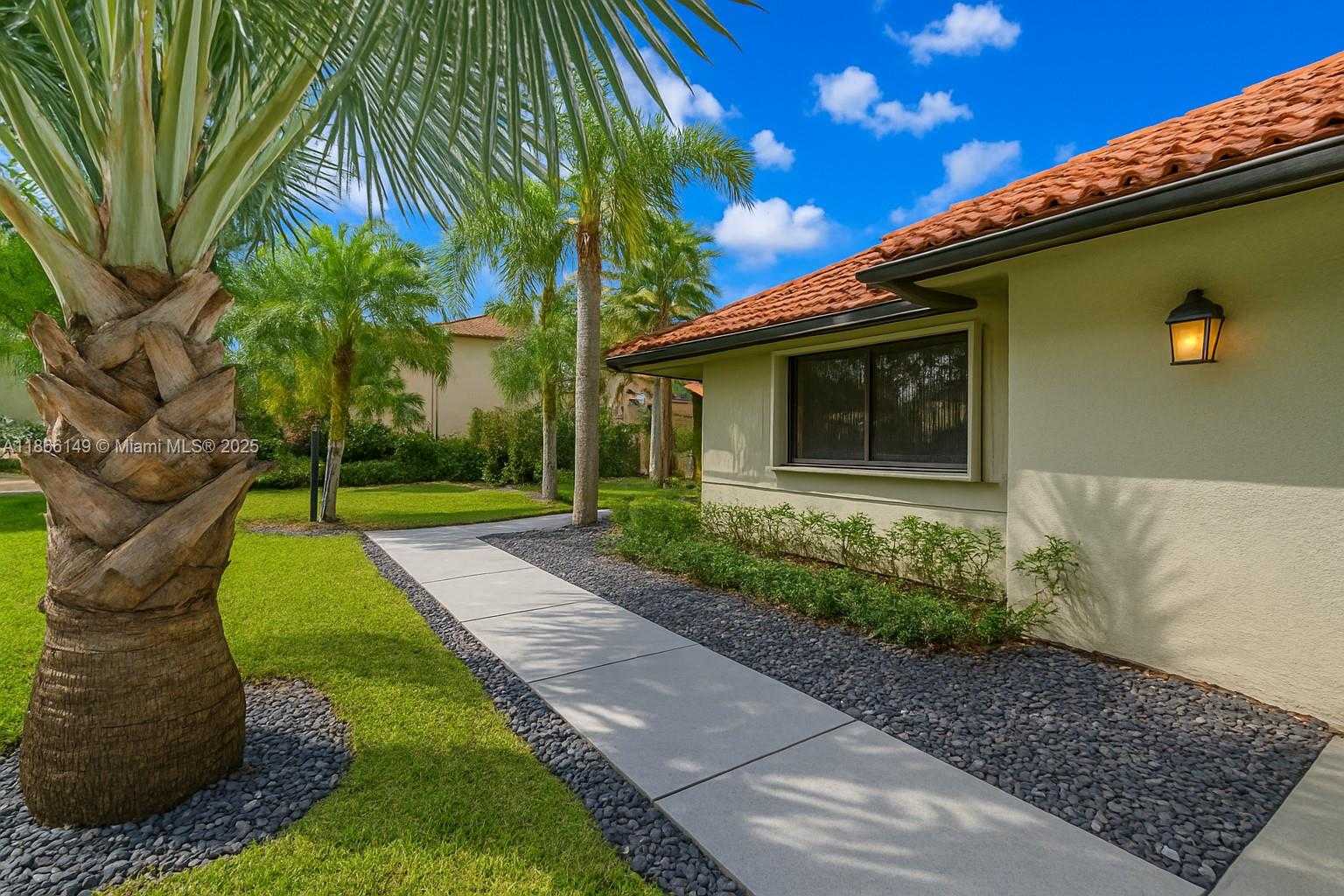Small Image of 1077 DEERWOOD LN, Weston Number 2