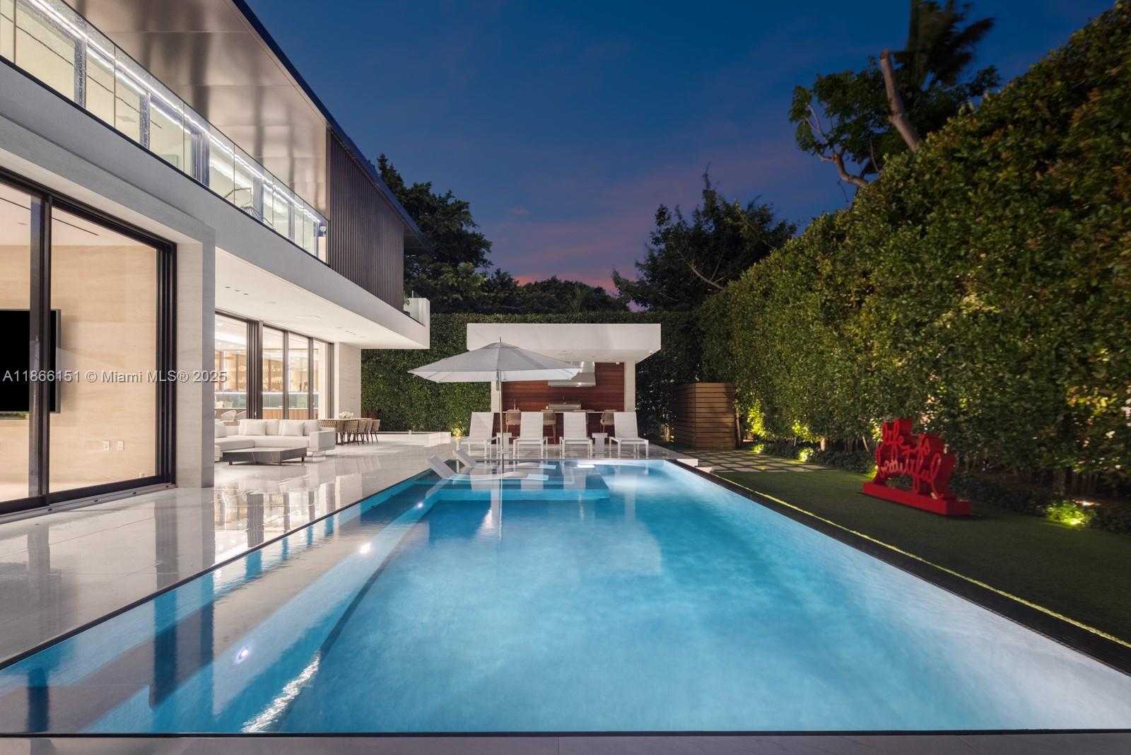 Small Image of Miami Number 12