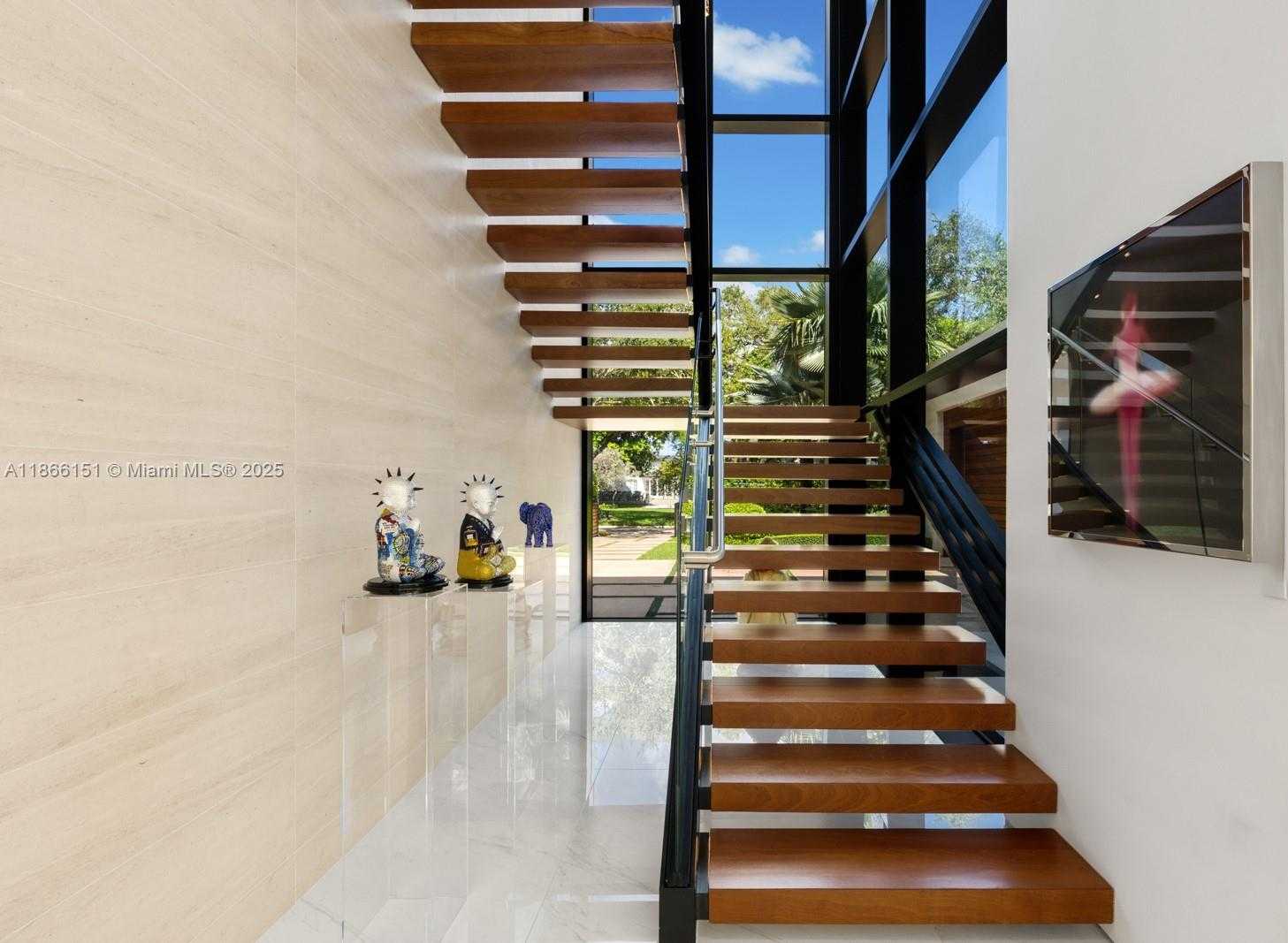 Small Image of Miami Number 16