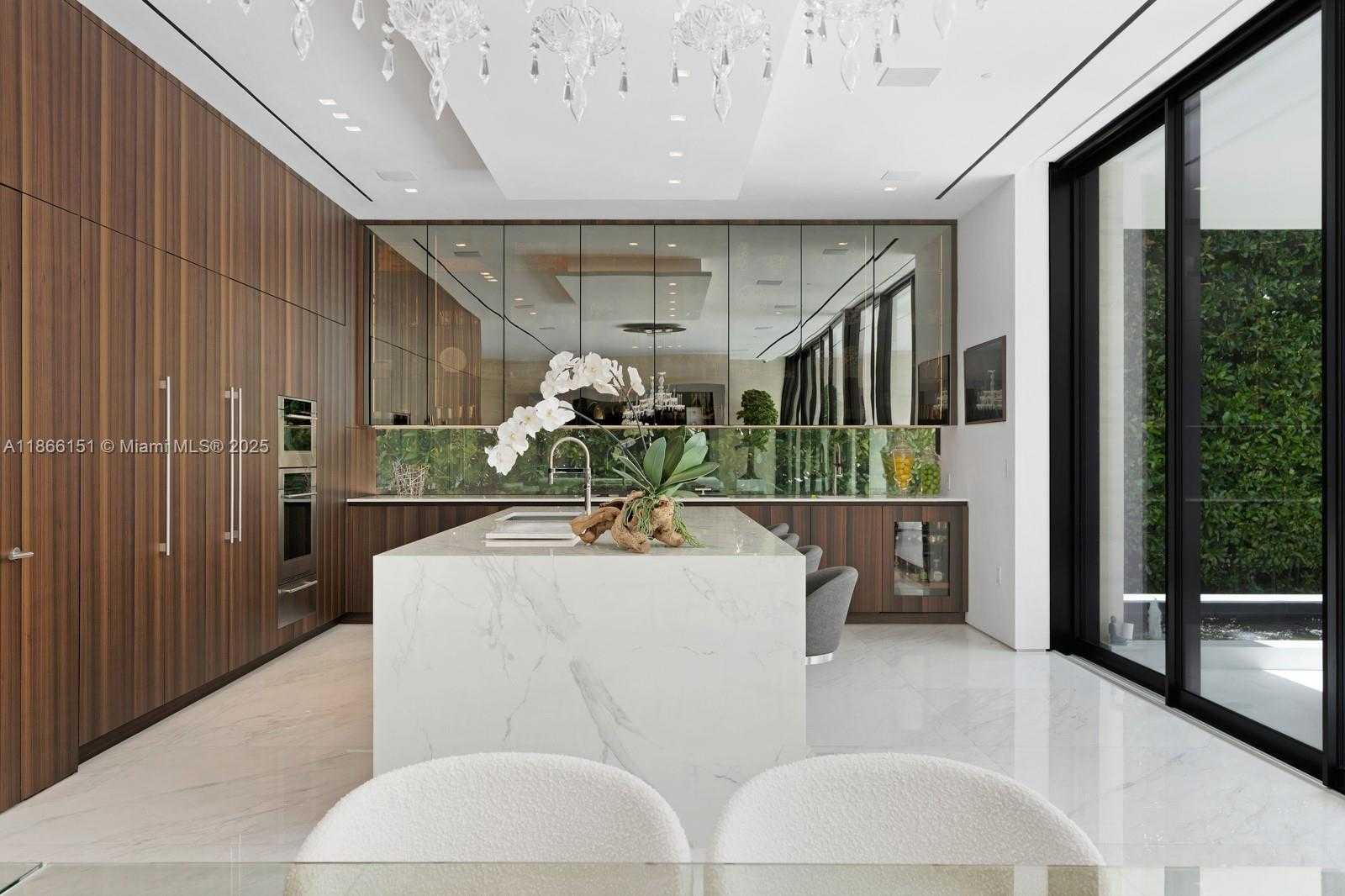Small Image of Miami Number 22