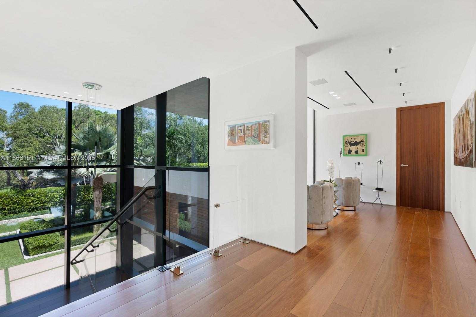 Small Image of Miami Number 28