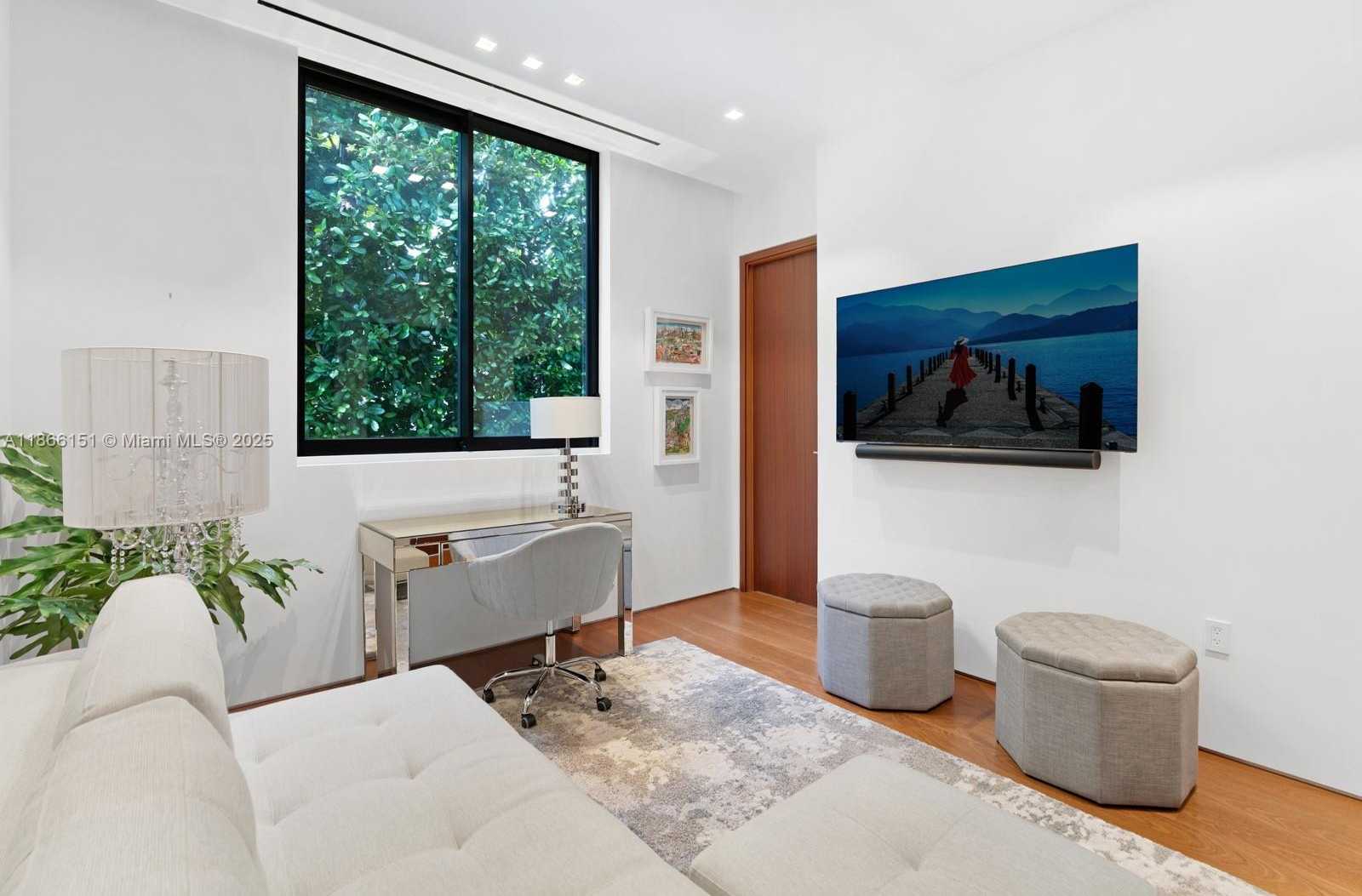 Small Image of Miami Number 39