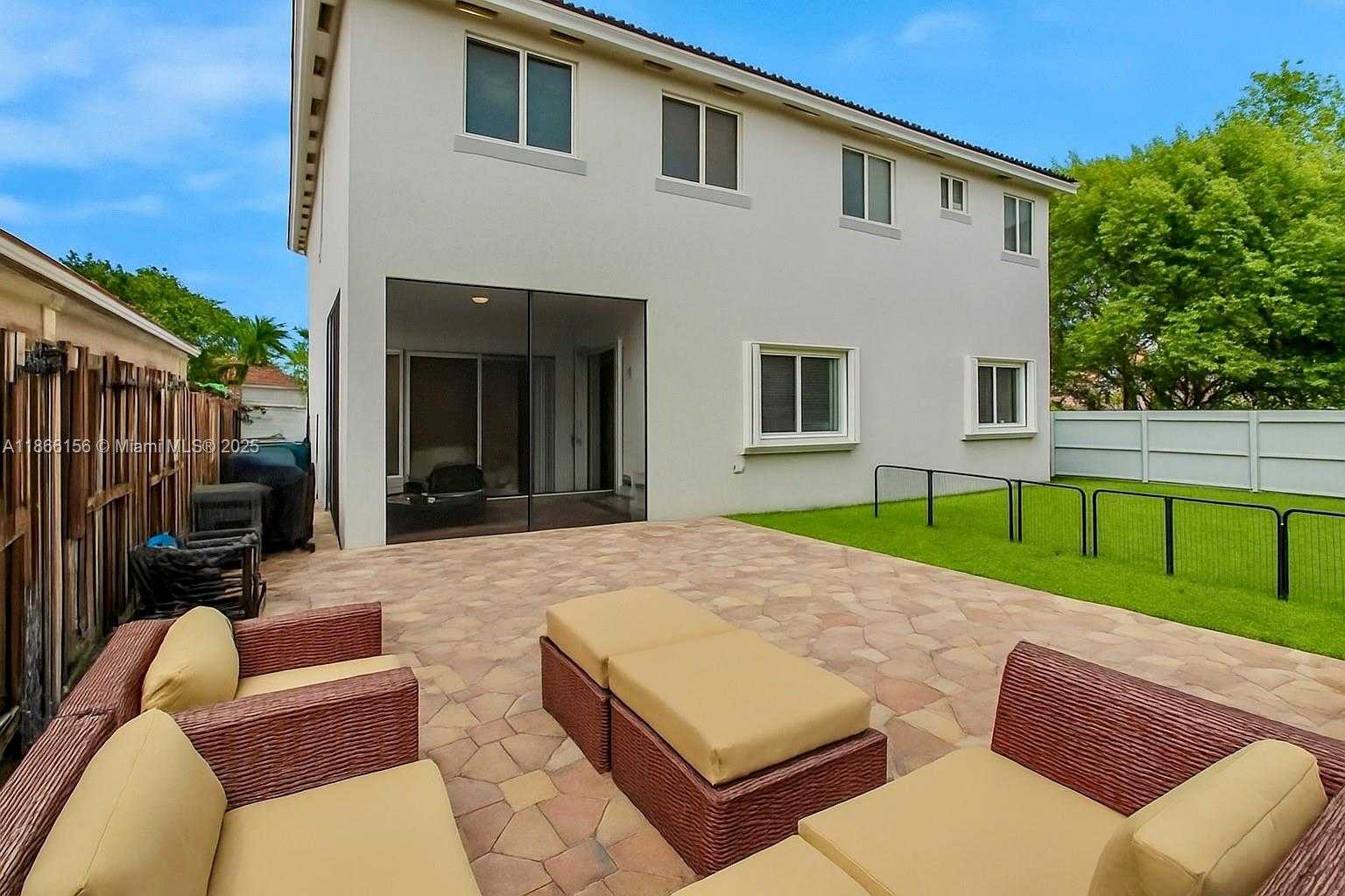 Small Image of 10210 SOUTH WEST 225 LN, Cutler Bay Number 32
