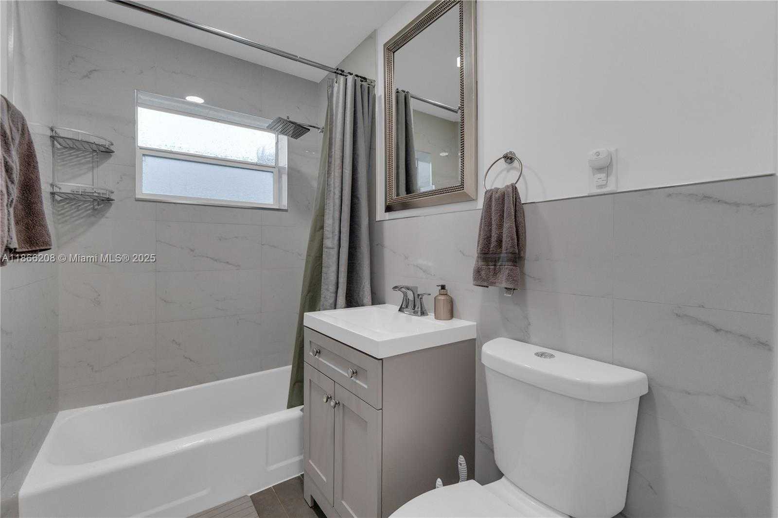 Small Image of 1201 EAST RIVER DR, Margate Number 11