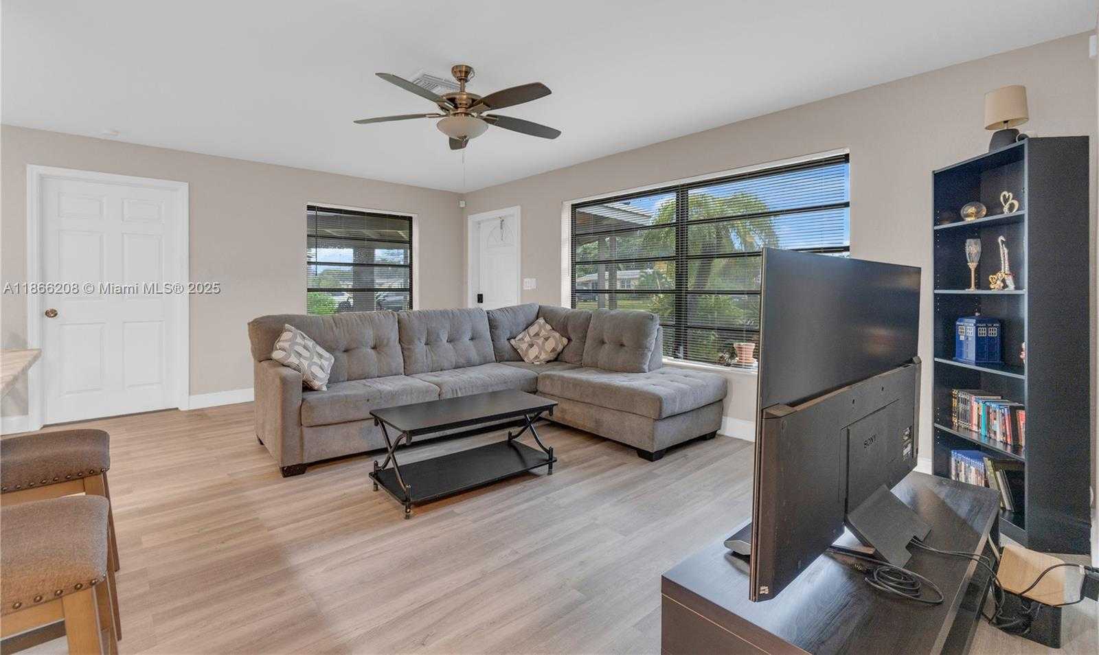 Small Image of 1201 EAST RIVER DR, Margate Number 15