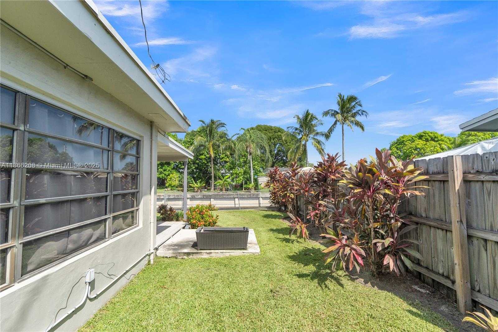 Small Image of 1201 EAST RIVER DR, Margate Number 20