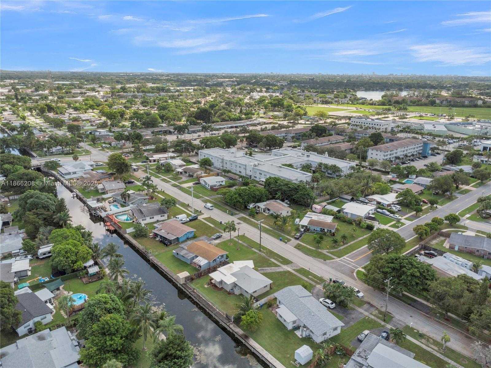 Small Image of 1201 EAST RIVER DR, Margate Number 21