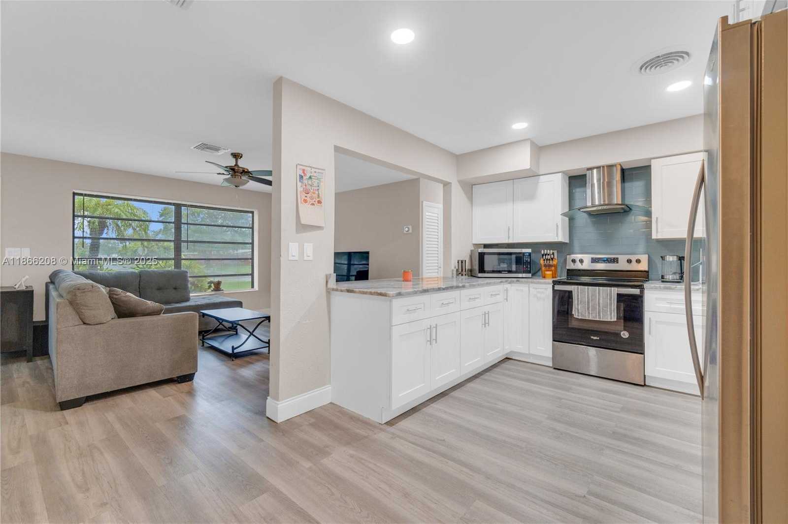 Small Image of 1201 EAST RIVER DR, Margate Number 3