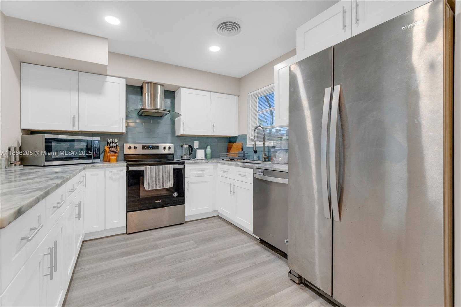 Small Image of 1201 EAST RIVER DR, Margate Number 5