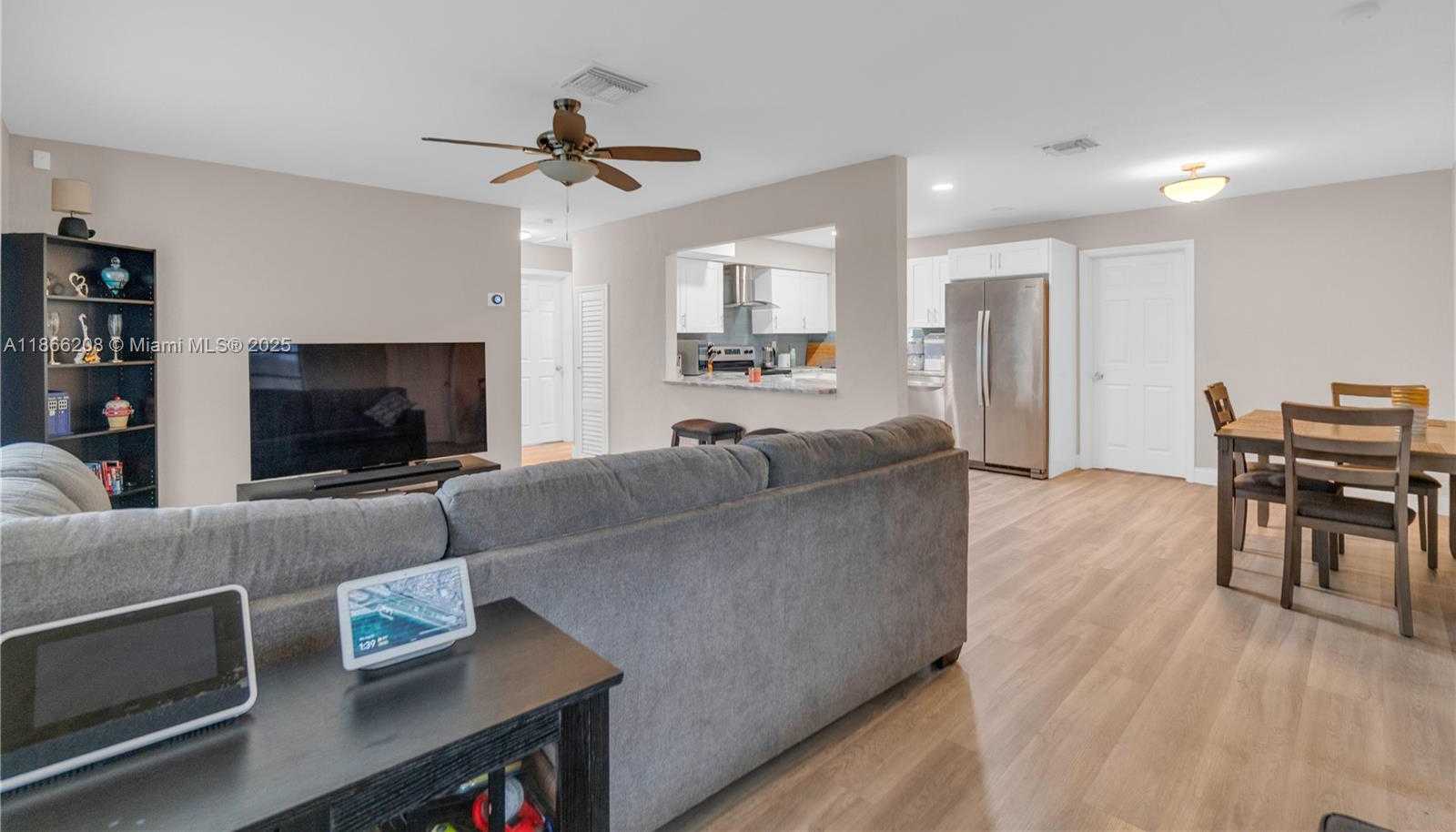 Small Image of 1201 EAST RIVER DR, Margate Number 7
