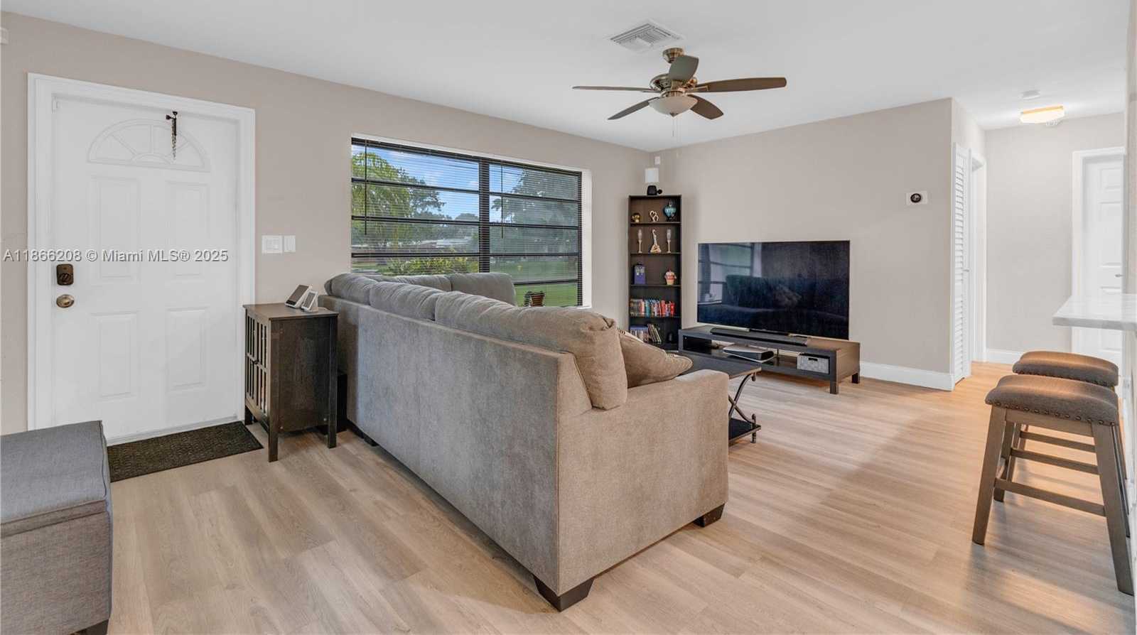 Small Image of 1201 EAST RIVER DR, Margate Number 8