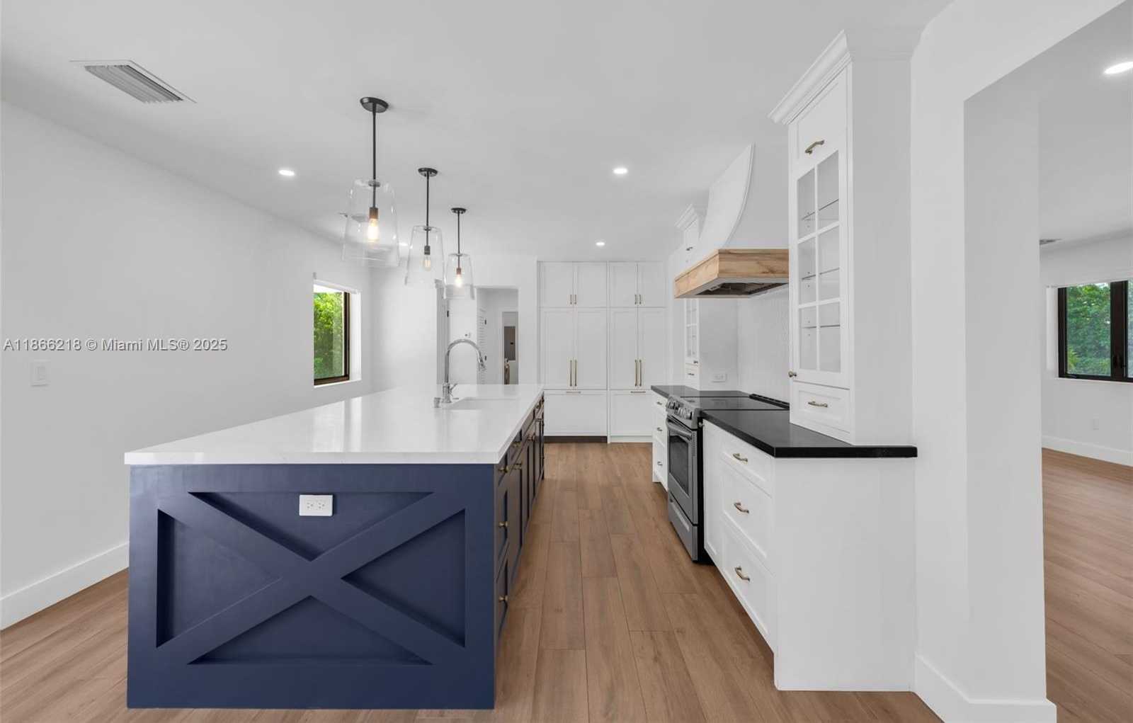 Small Image of 1460 CAMPAMENTO AVE, Coral Gables Number 11