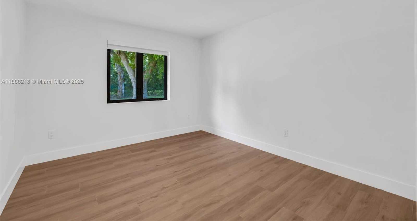 Small Image of 1460 CAMPAMENTO AVE, Coral Gables Number 21