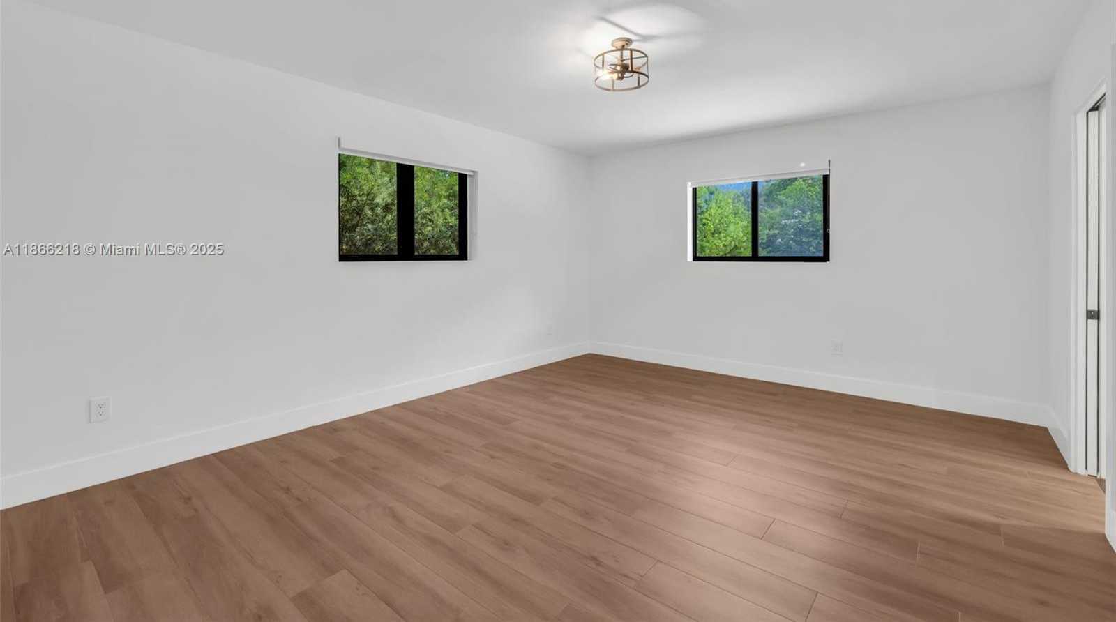 Small Image of 1460 CAMPAMENTO AVE, Coral Gables Number 27
