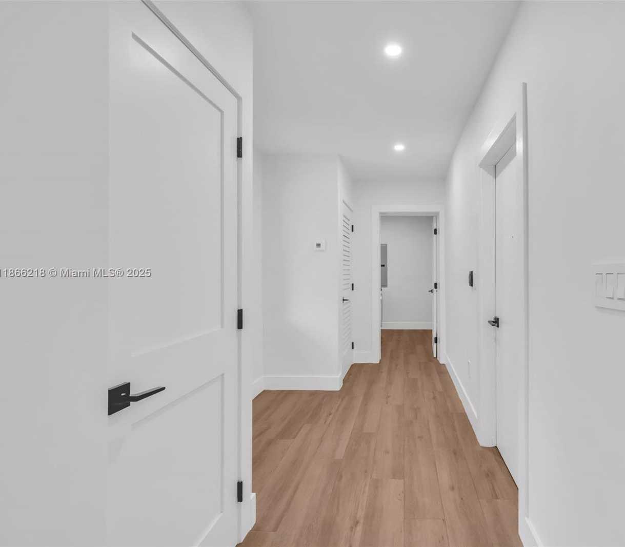 Small Image of 1460 CAMPAMENTO AVE, Coral Gables Number 33